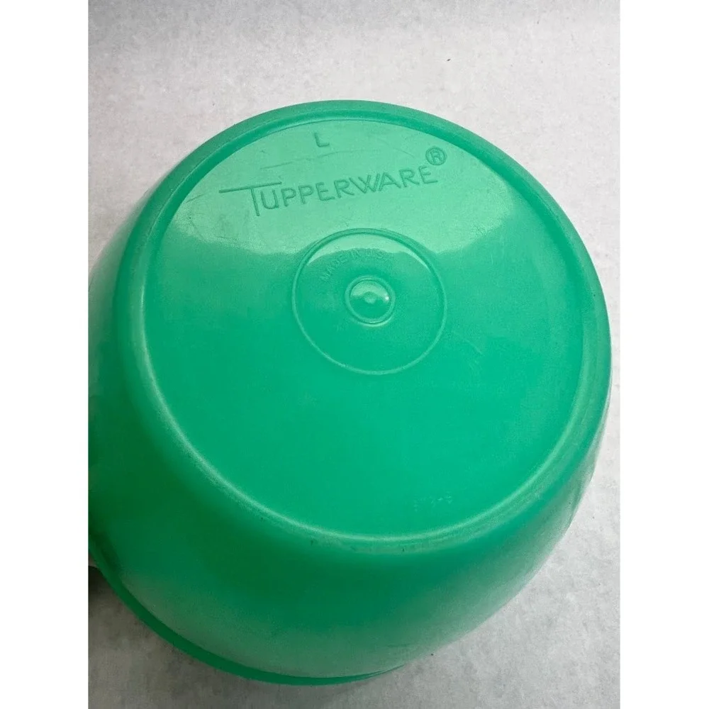 Vintage Tupperware Wonderlier Bowl Jade Green with Lid 679-8 Retro Storage 7in